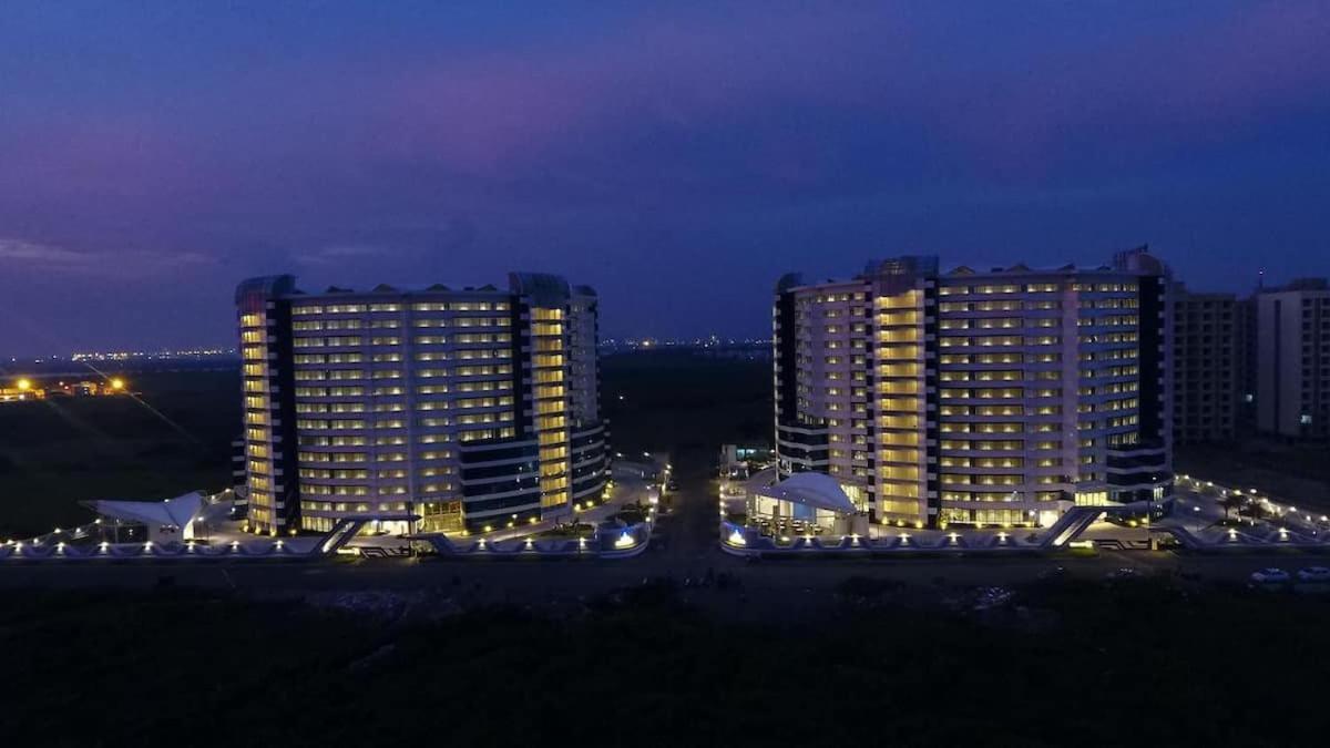 Rajhans Belliza Luxurious Studio Apartment Сурат Екстериор снимка