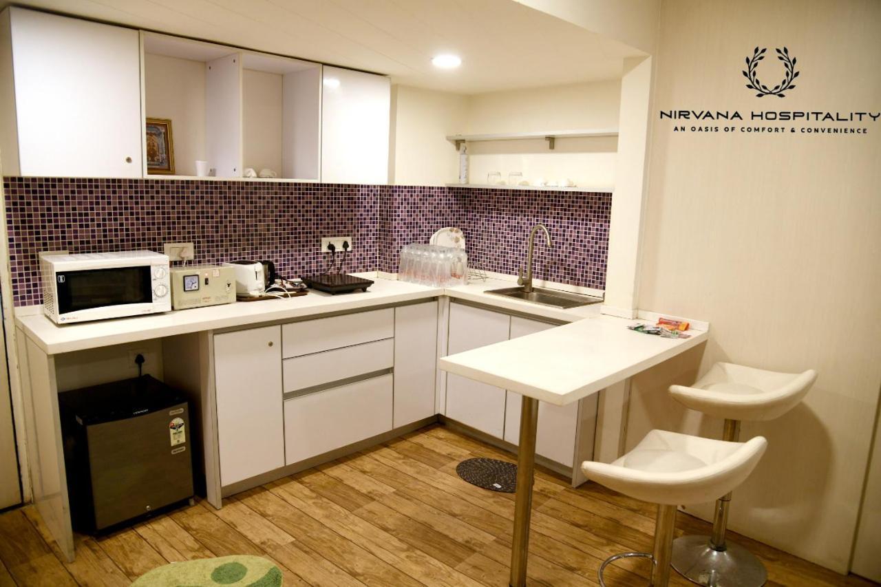 Rajhans Belliza Luxurious Studio Apartment Сурат Екстериор снимка