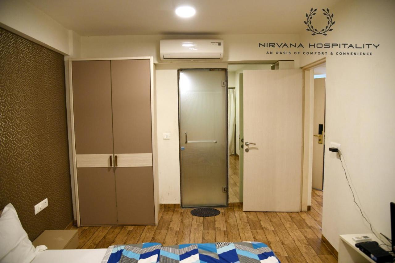 Rajhans Belliza Luxurious Studio Apartment Сурат Екстериор снимка