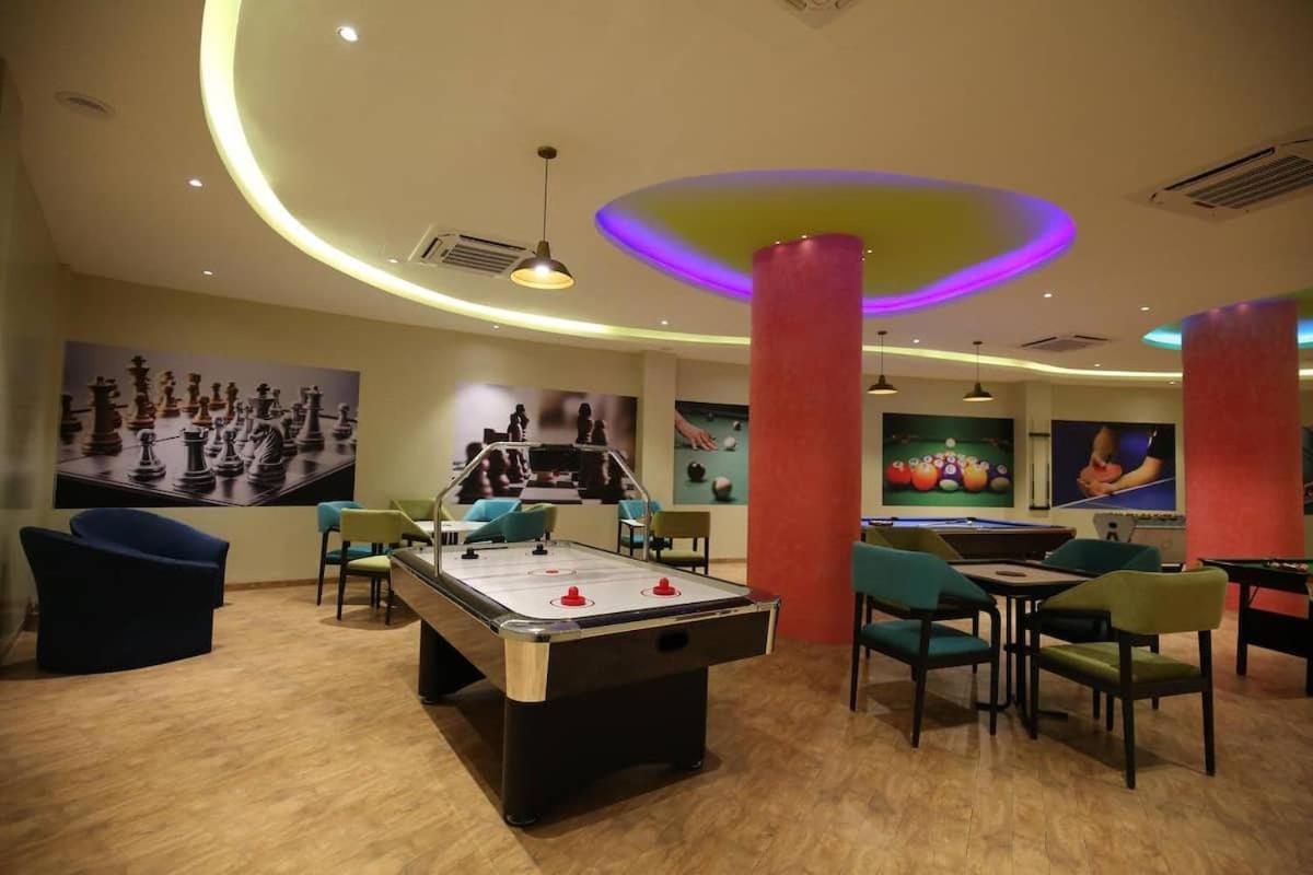 Rajhans Belliza Luxurious Studio Apartment Сурат Екстериор снимка