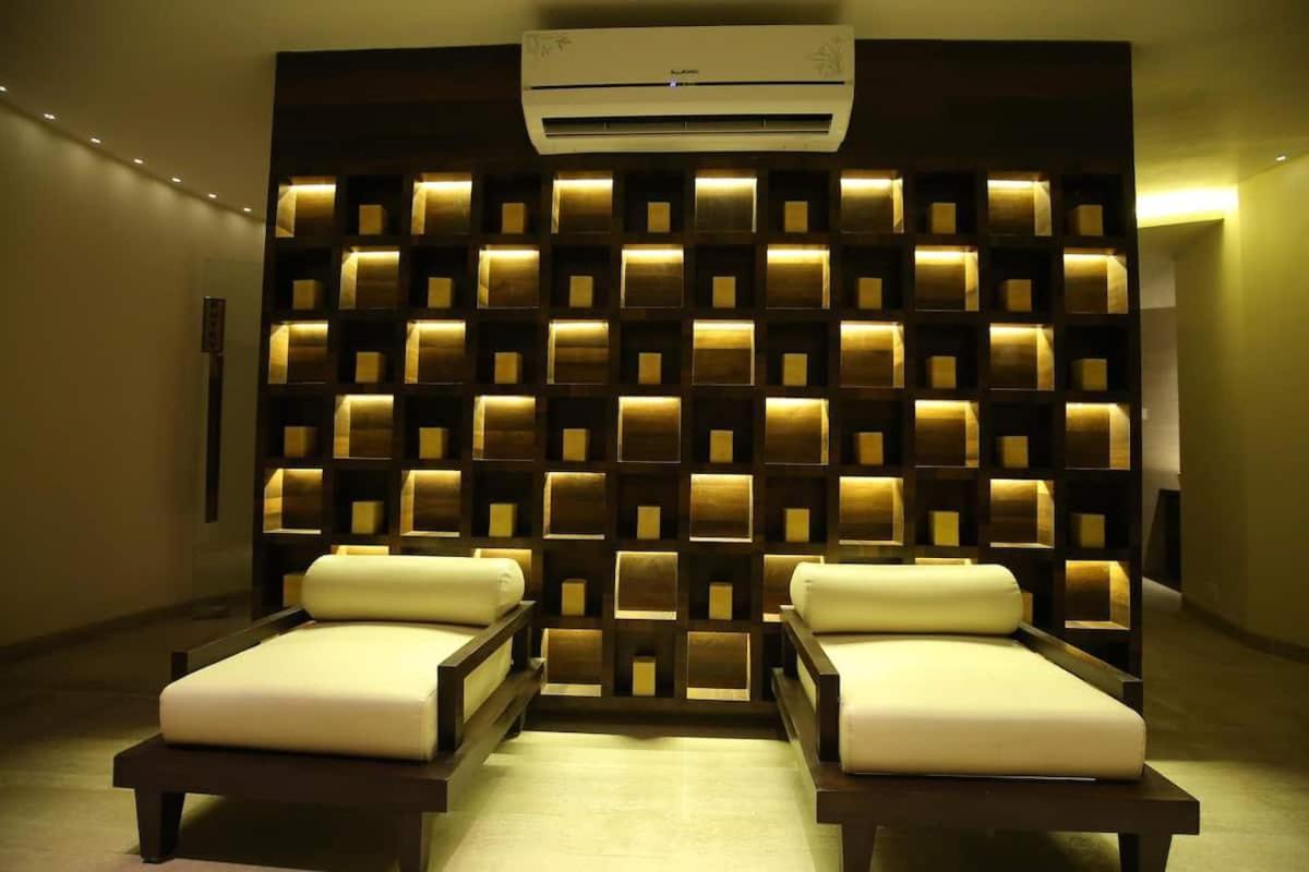 Rajhans Belliza Luxurious Studio Apartment Сурат Екстериор снимка